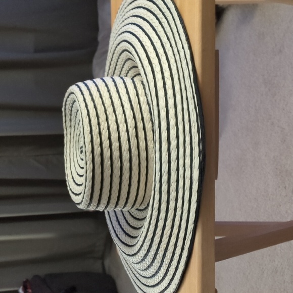 Tan and Black striped straw sunhat - Picture 4 of 6